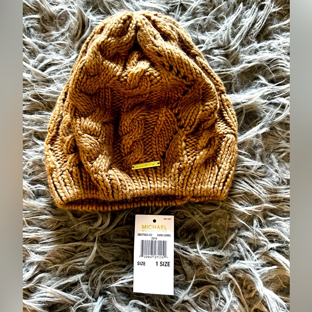 NWT Michael Kors cable knit beanie
